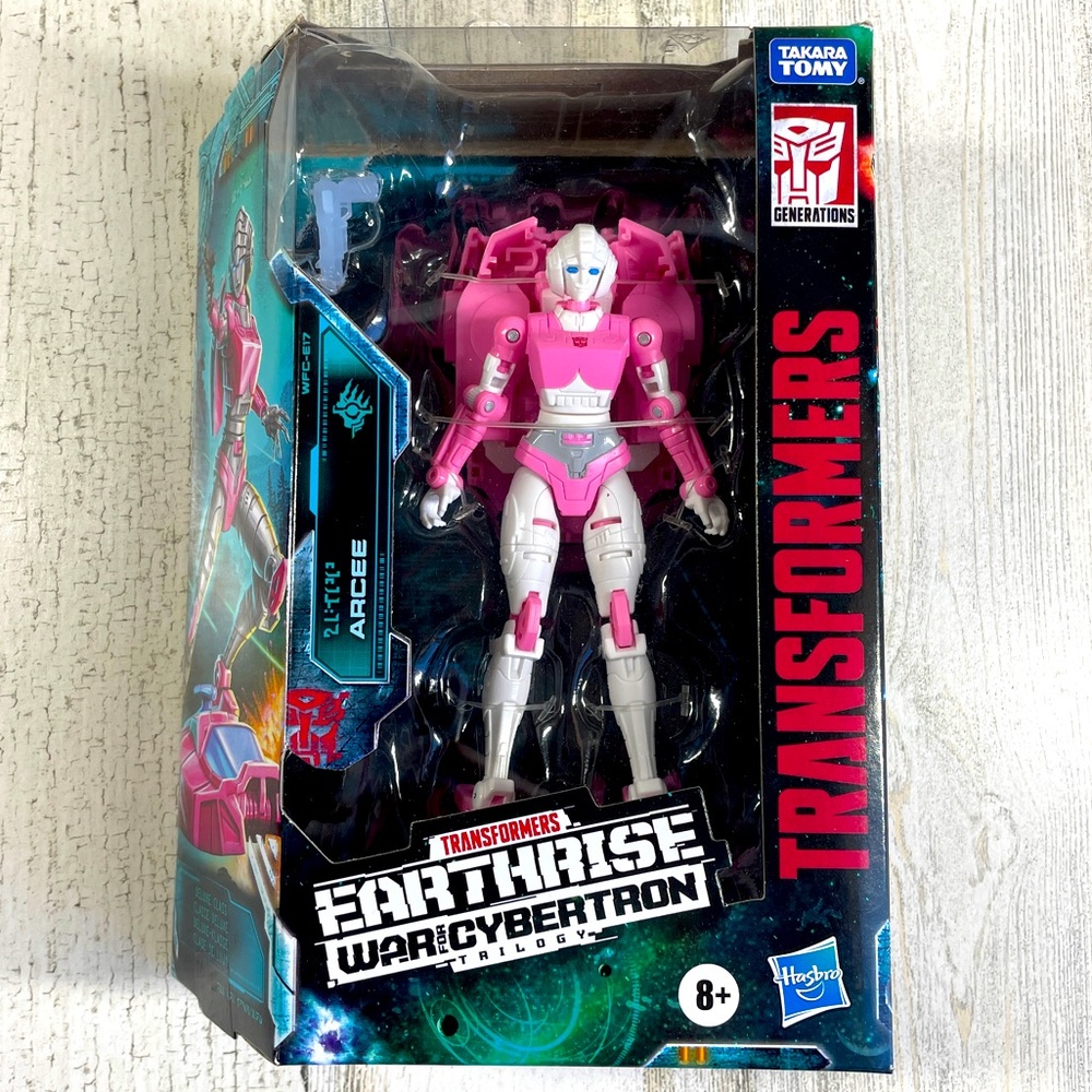 TRANSFORMERS ARCEE FIGURE EARTHRISE WFC-E17 HASBRO WAR FOR CYBERTRON BR…